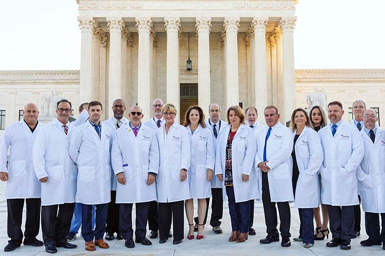 Simone Gold - médicos da linha de frente das américas